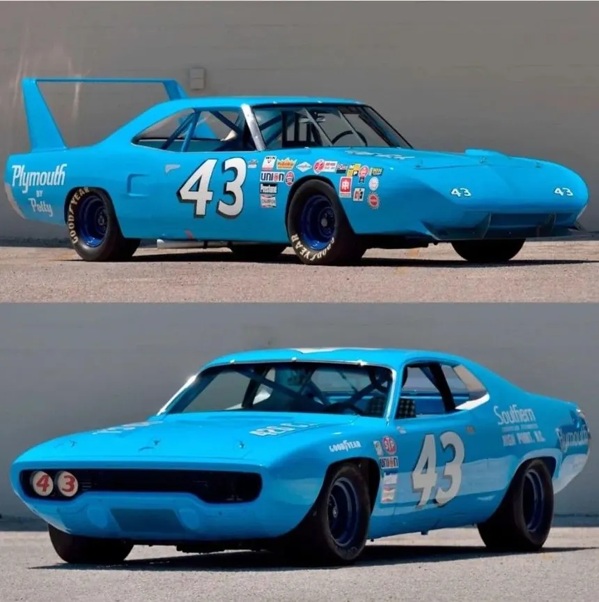 Los coches de Richard Petty en el famosos Petty Blue