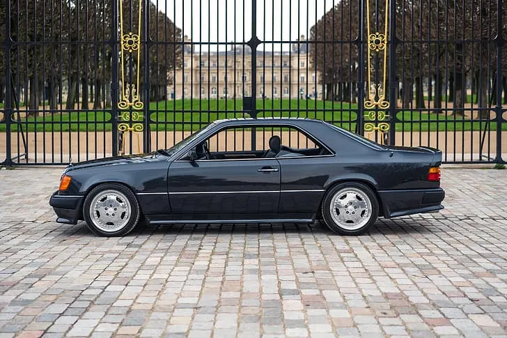 Todo sobre el Mercedes 300 CE C124: el último gran coupé sin pilar B