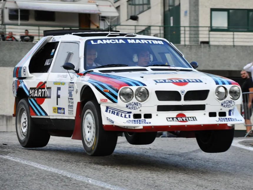 Lancia Delta S4 en plena accion