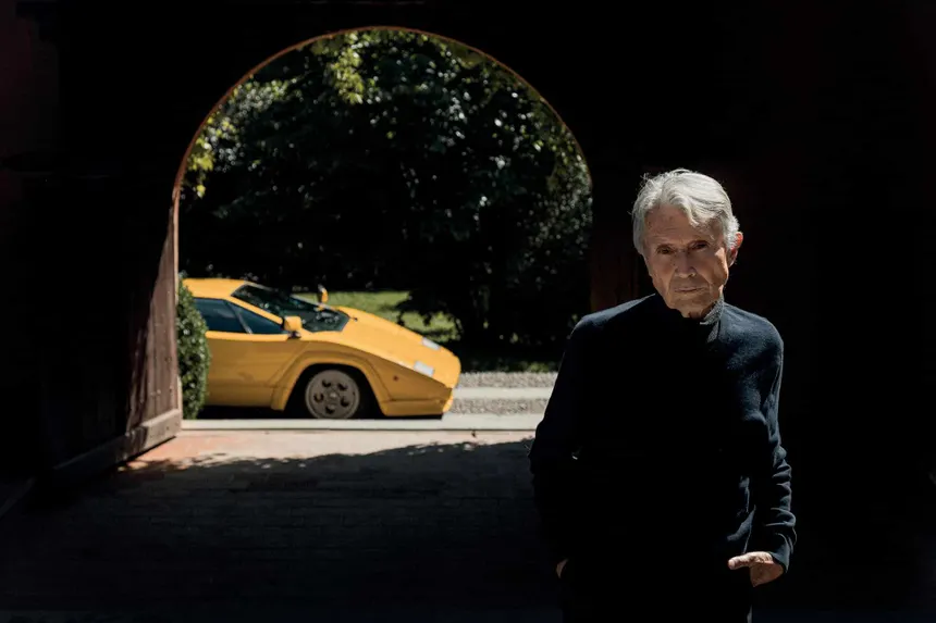 Marcello Gandini con el Lamborghini Countach