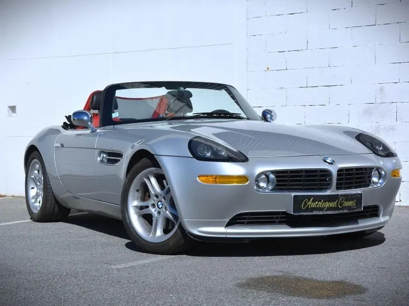 Silver BMW Z8 front three-quarter with low kidney grille and gill vents behind the front wheel, direct inheritance from the 507
