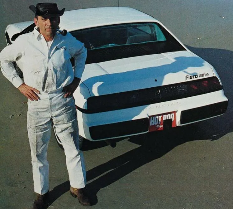 Smokey Yunick con su Pontiac Fiero con motor Hot Vapor