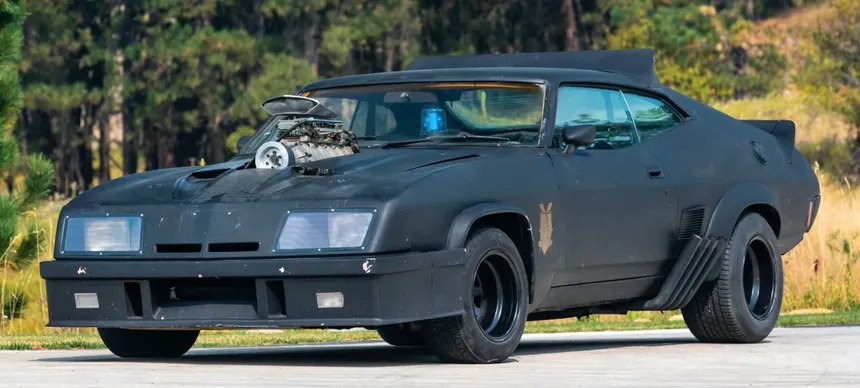 Frontal del Interceptor Mad Max con morro Concorde de fibra de vidrio