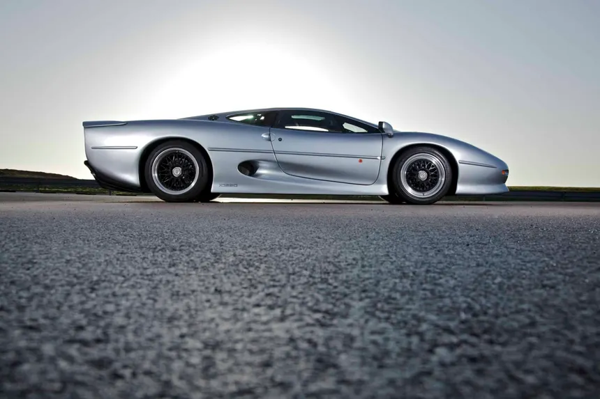 Jaguar XJ220 prototype with 6.2L V12 and all-wheel drive unveiled at the British Motor Show in Birmingham, October 1988