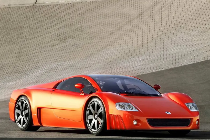 Volkswagen W12 Nardò naranja perla 2001 con puertas de gaviota abiertas, vista frontal tres cuartos"