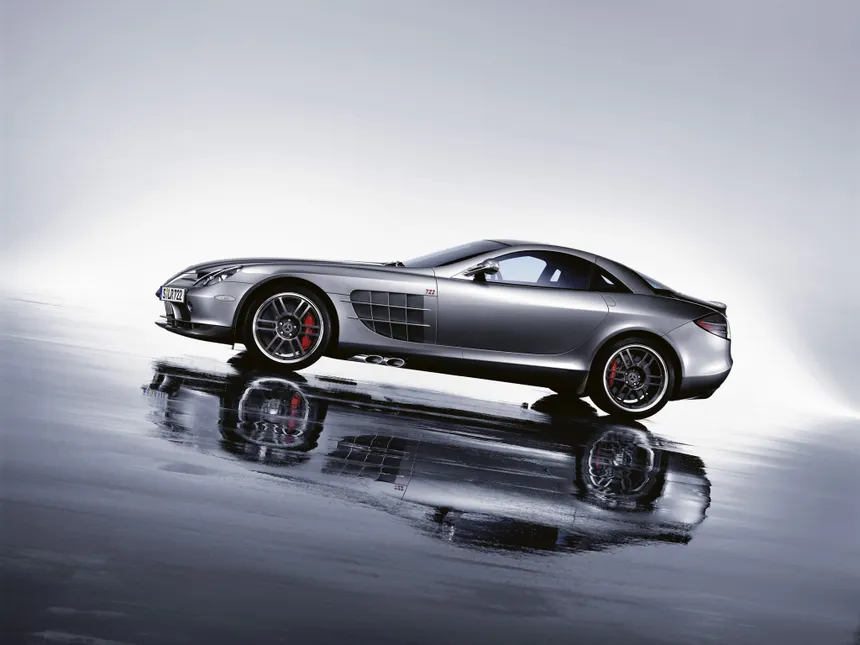 Mercedes SLR McLaren 722 Edition en gris antimonio con insignia roja 722