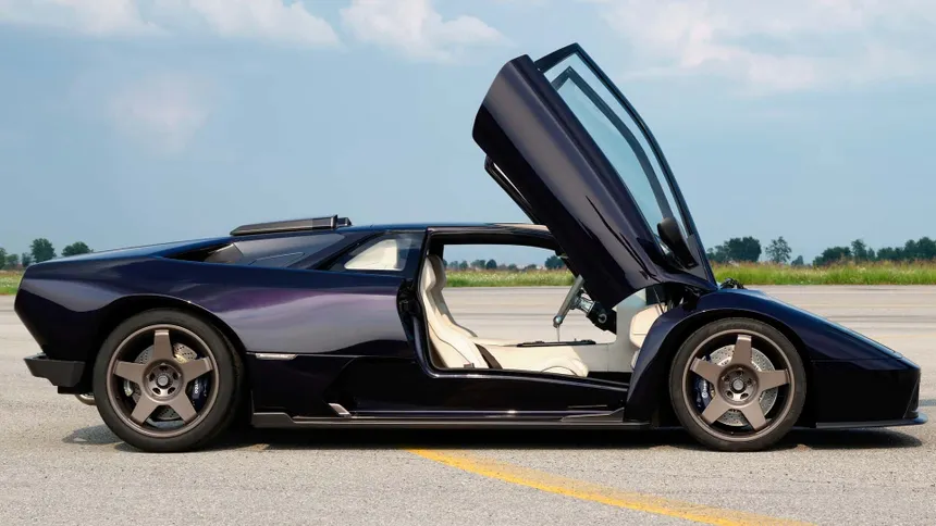 Eccentrica V12, Lamborghini Diablo restomod in carbon fibre with redesigned bodywork