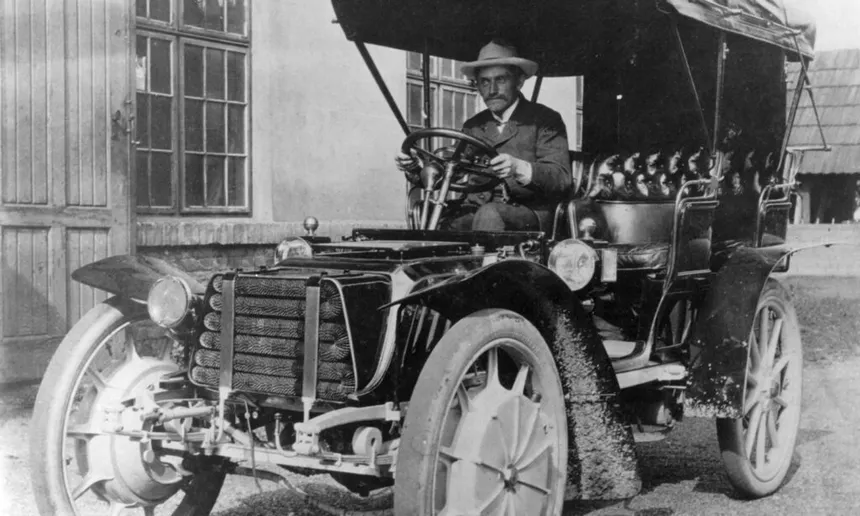 Ferdinand Porsche fotografiado en 1940