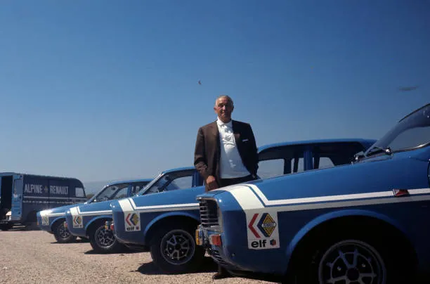 motor-sport-renault-gordini-en-juillet-1970-sur-un-circuit-de-course-automobile-amedee-gordini