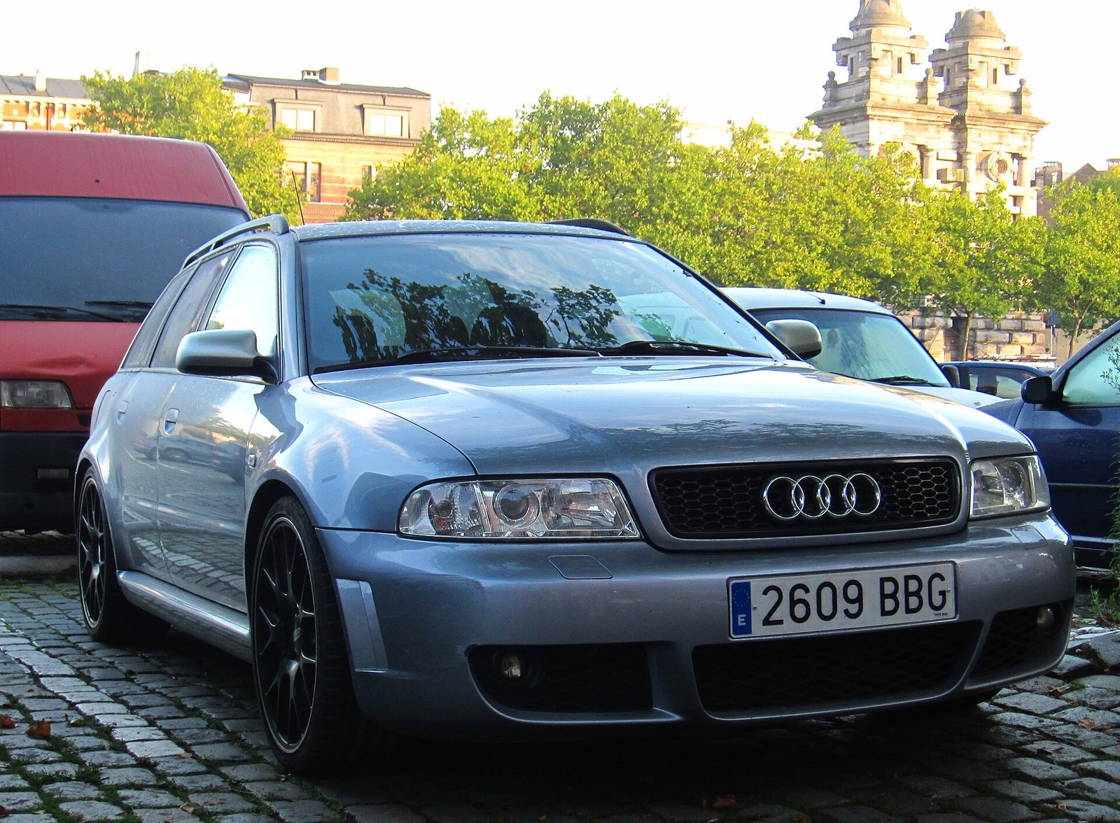Audi RS4 Avant B5 del año 2000, con el V6 biturbo de 2,7 litros