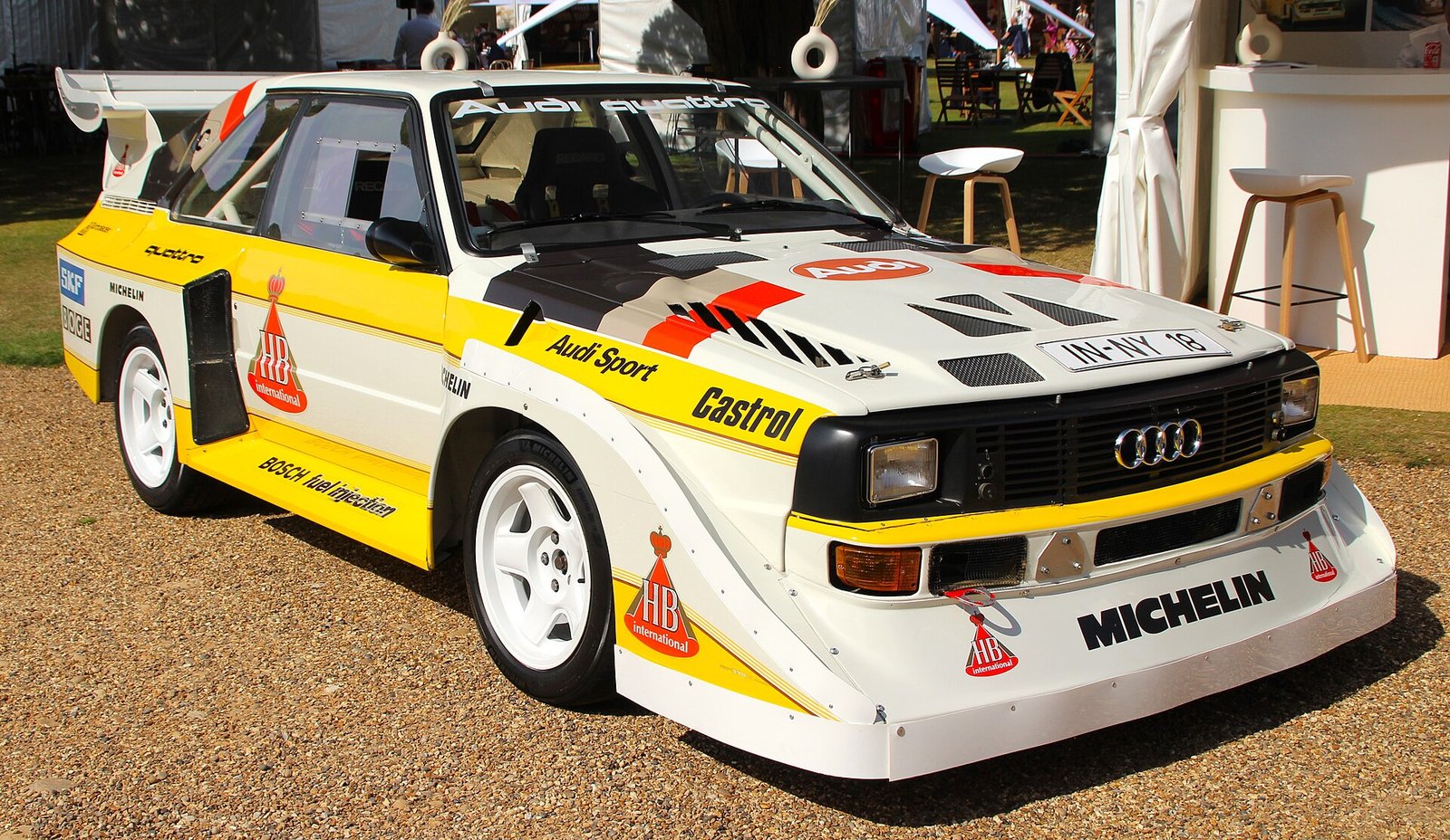 Audi Sport quattro S1 E2 de 1985 con la decoración del equipo oficial de rallyes