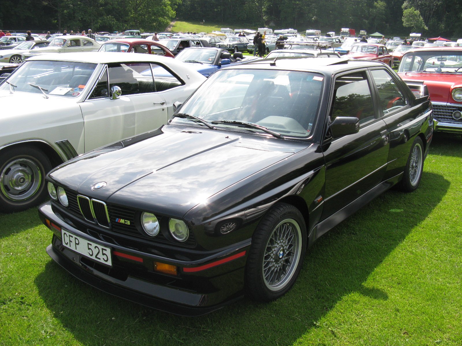 BMW M3 E30 Sport Evolution negro, una de las 600 unidades de 1990 con el S14 de 2,5 litros