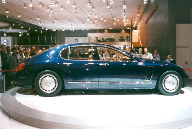 Bugatti EB 218, berlina con motore W18