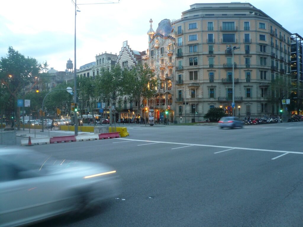 Casa Batlló en el paseo de Gràcia de Barcelona, la casa de Gaudí de la familia del fundador de Autos España