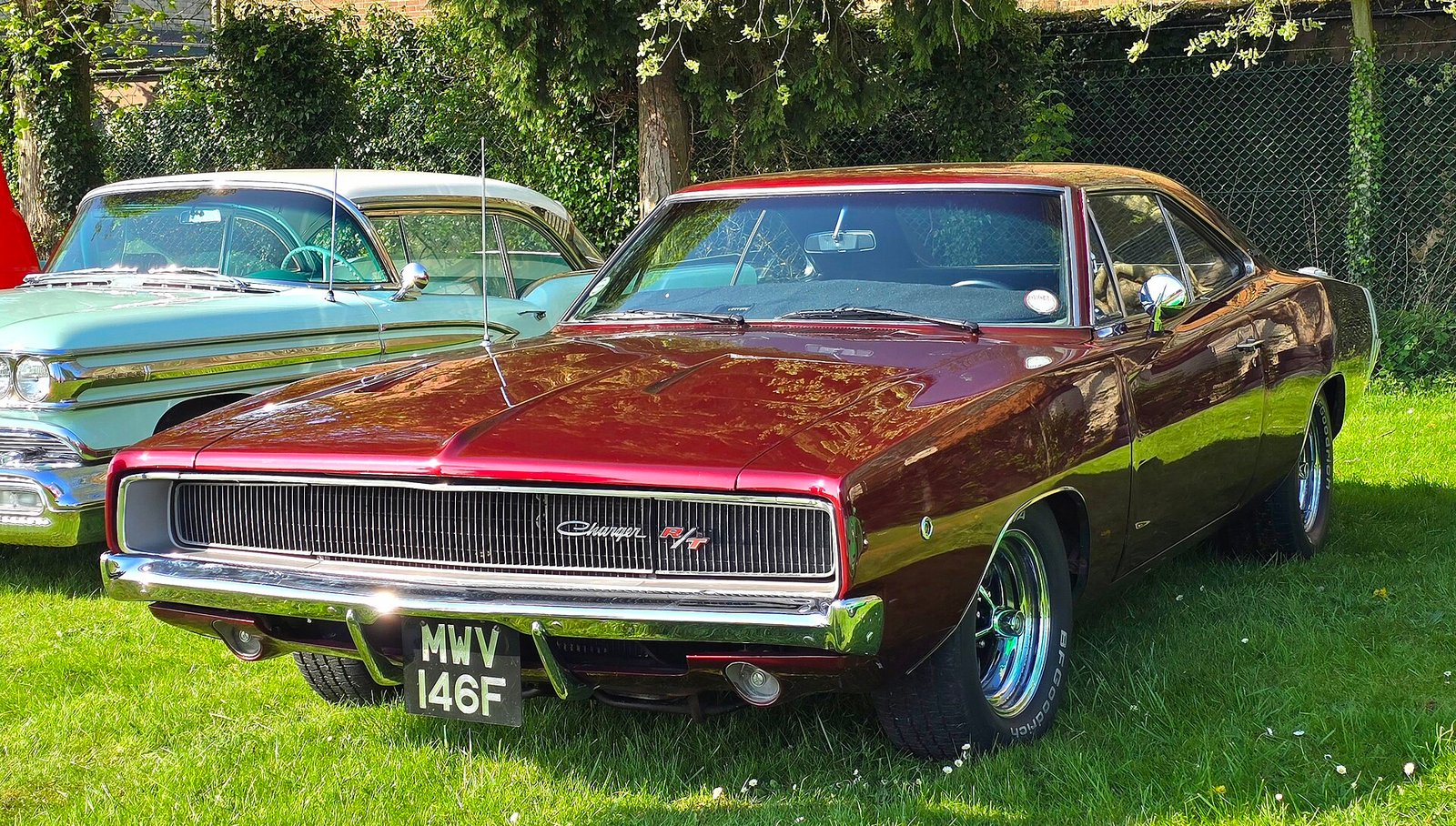 Dodge Charger R/T de 1968 en color granate