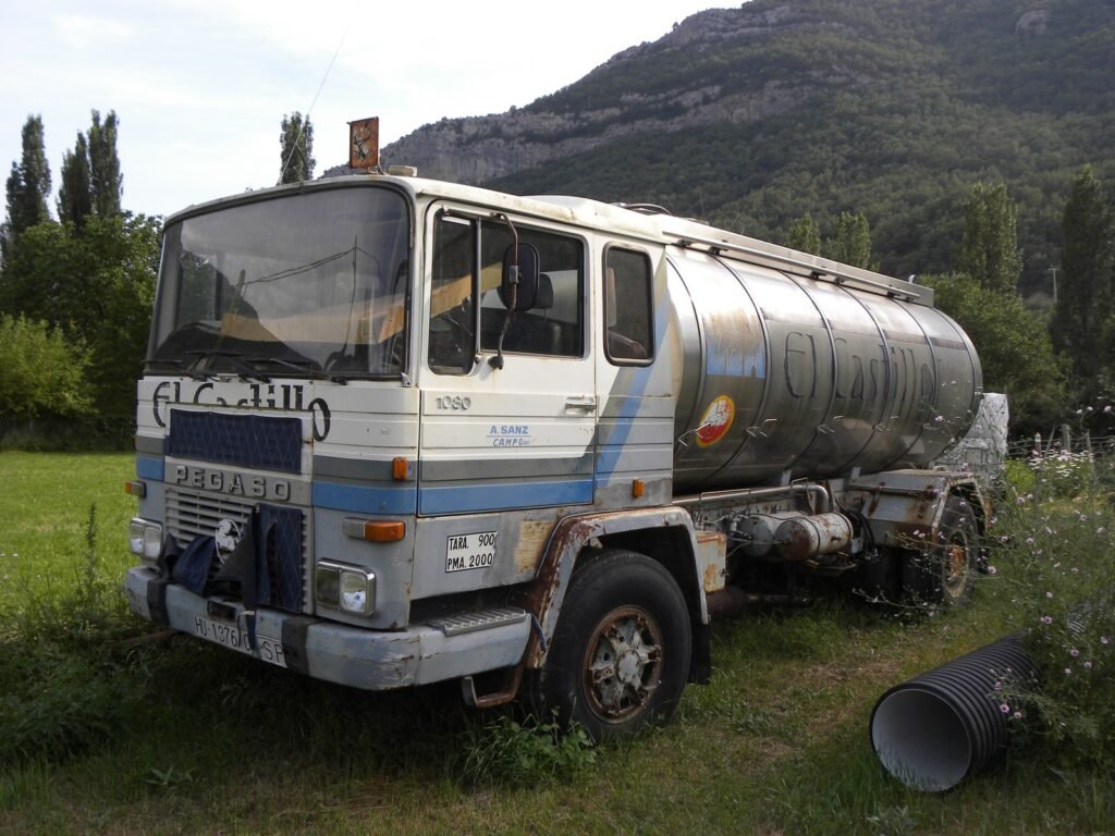 Pegaso 1080 square-cab tanker truck parked in a field