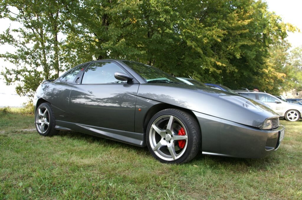 Gray Fiat Coupé 20v Turbo Limited Edition with red Brembo brake calipers