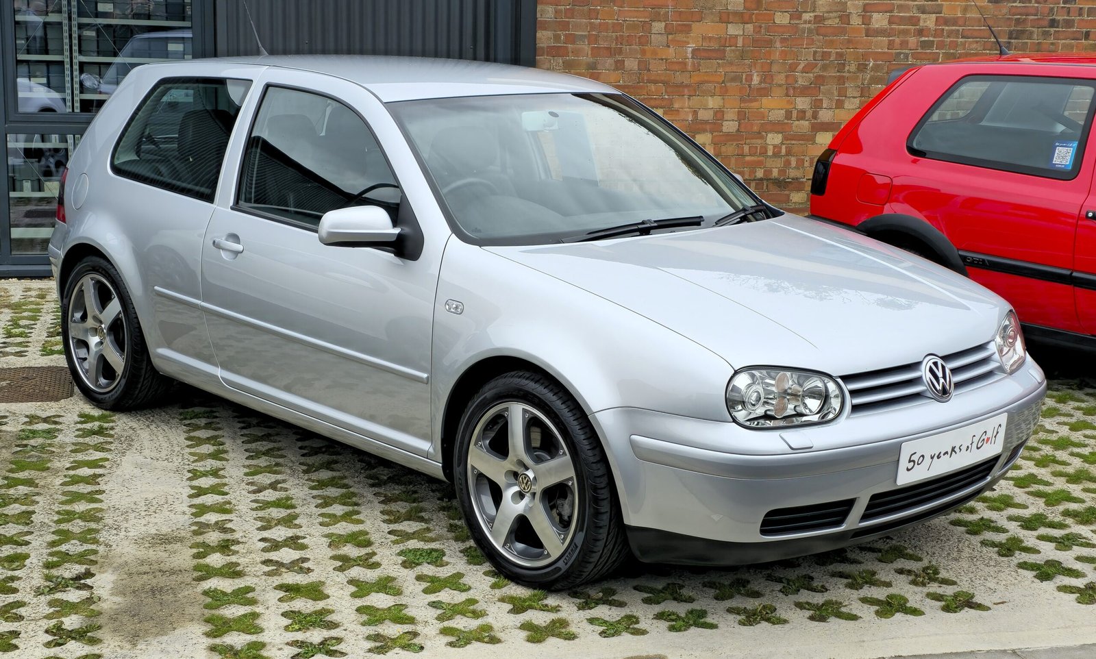 Silver three-door Volkswagen Golf GTI Mk4, front three-quarter view