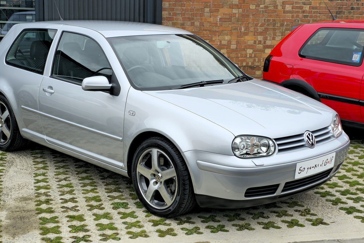 Silver three-door Volkswagen Golf GTI Mk4, front three-quarter view