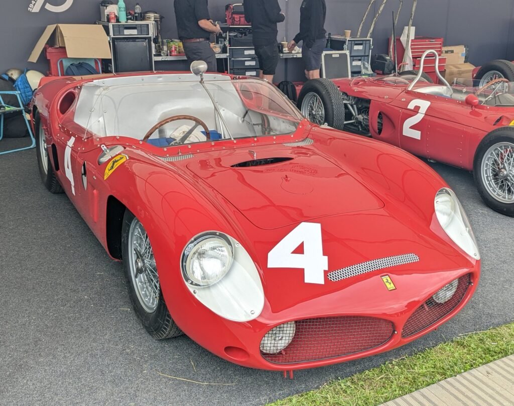 Ferrari 246 SP de 1961, el primer Ferrari de sport con motor central, con el morro de tiburón