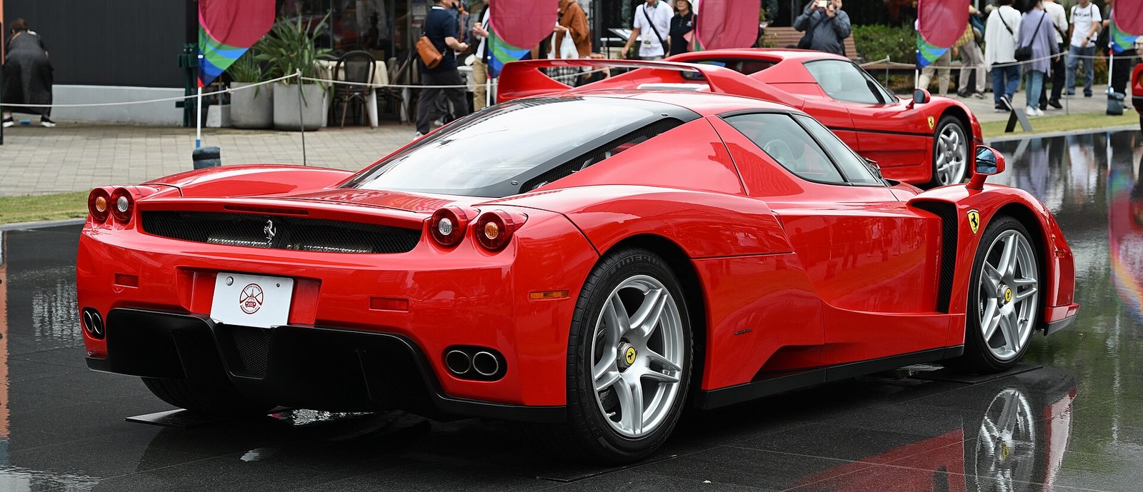 Ferrari Enzo del 2004 vista da dietro