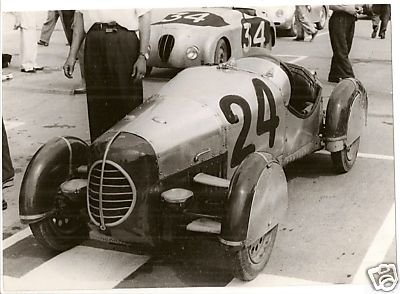 Topolino de carreras con el dorsal 24 atribuido a Pulidori en el Circuito delle Cascine de Florencia en 1947