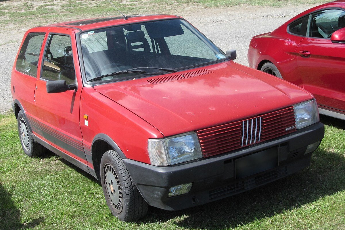 First-series Fiat Uno Turbo i.e. three-door, front view