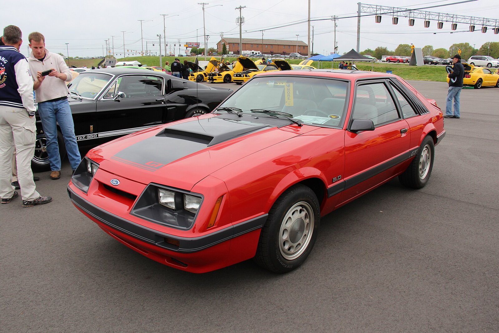 Ford Mustang GT de 1986 con plataforma Fox
