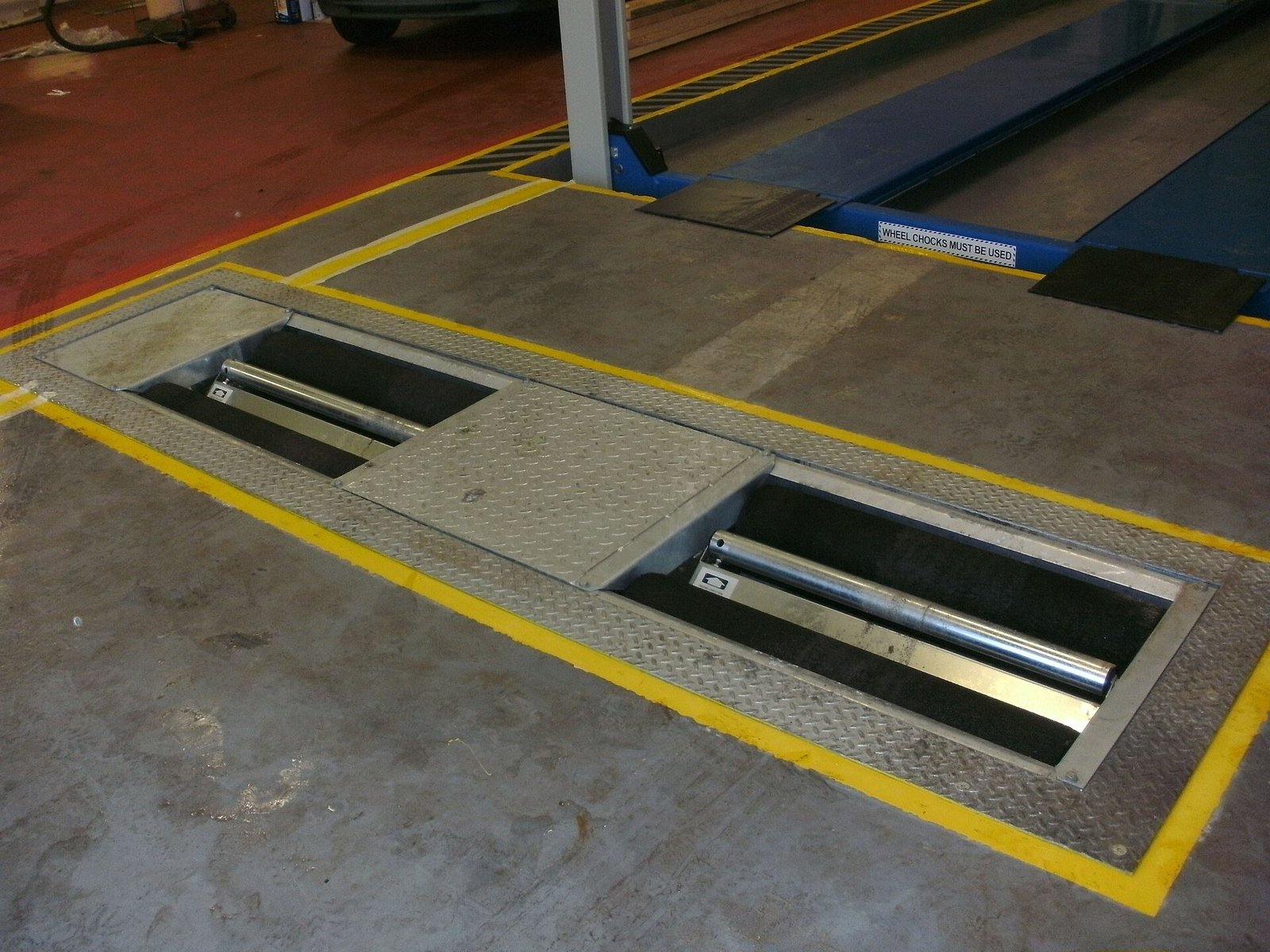 Frenómetro de rodillos para la prueba de frenos en una estación de inspección