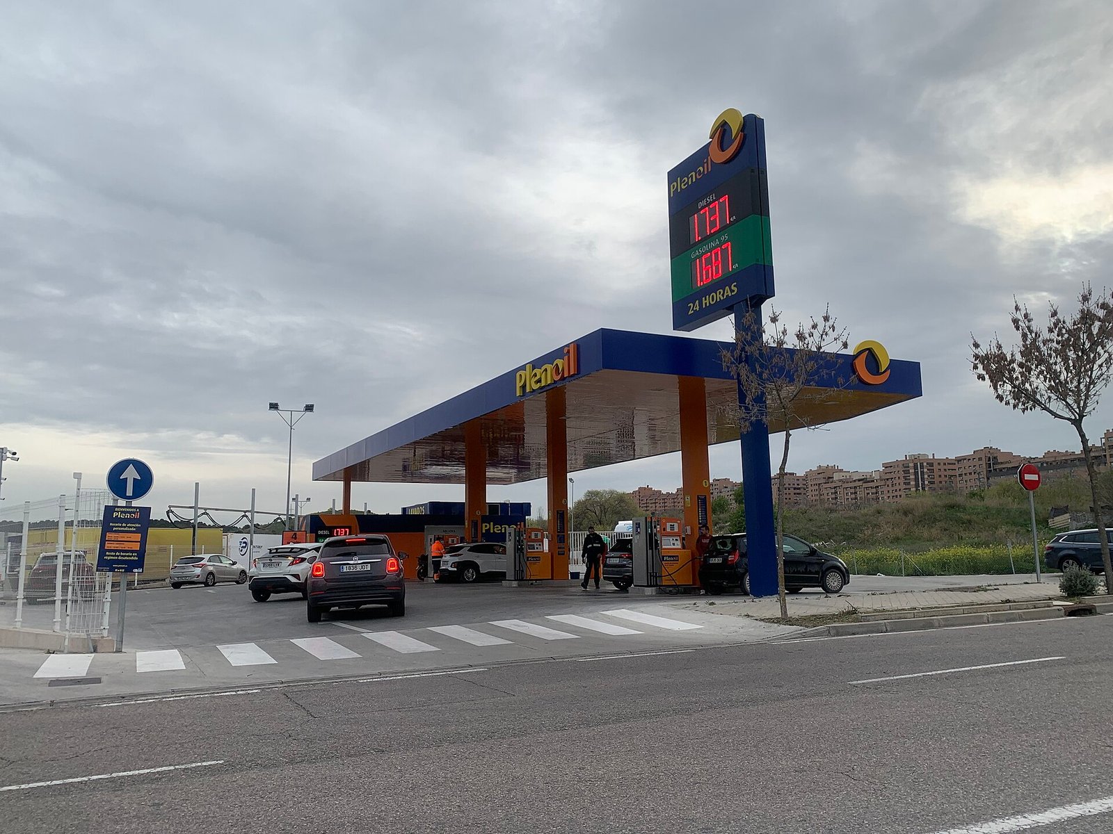 Plenoil discount gas station in Spain