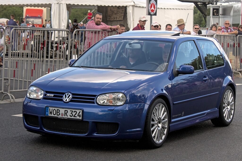 Volkswagen Golf R32 Mk4 azul con motor VR6 de 3,2 litros