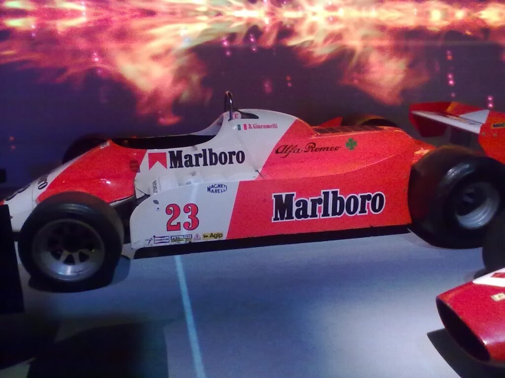 Alfa Romeo 179 di Formula 1 di Bruno Giacomelli esposta in un museo