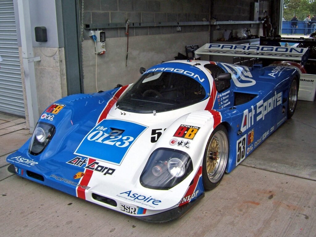 Porsche 962C nei colori Art Sports della squadra di Vern Schuppan a Donington