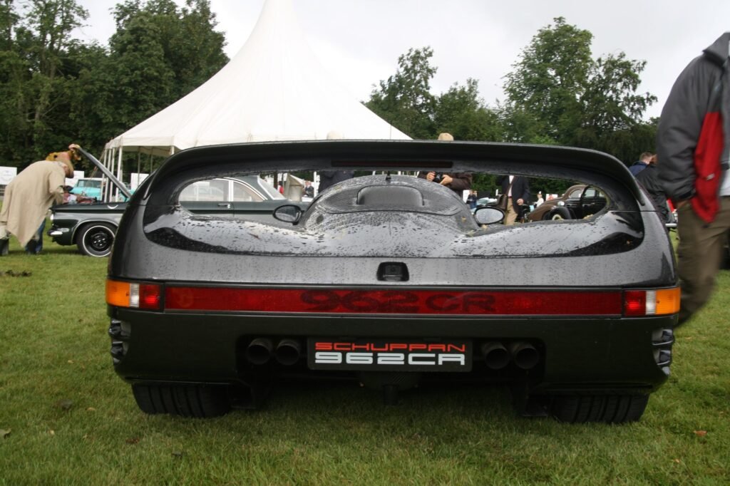 Coda della Schuppan 962CR con alettone ad arco e fascia dei fanali in stile Porsche 959