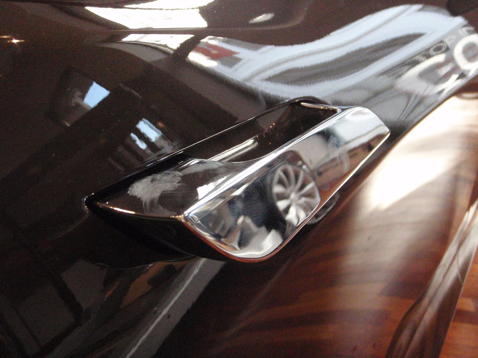 Maneta retráctil de un Tesla Model S desplegada