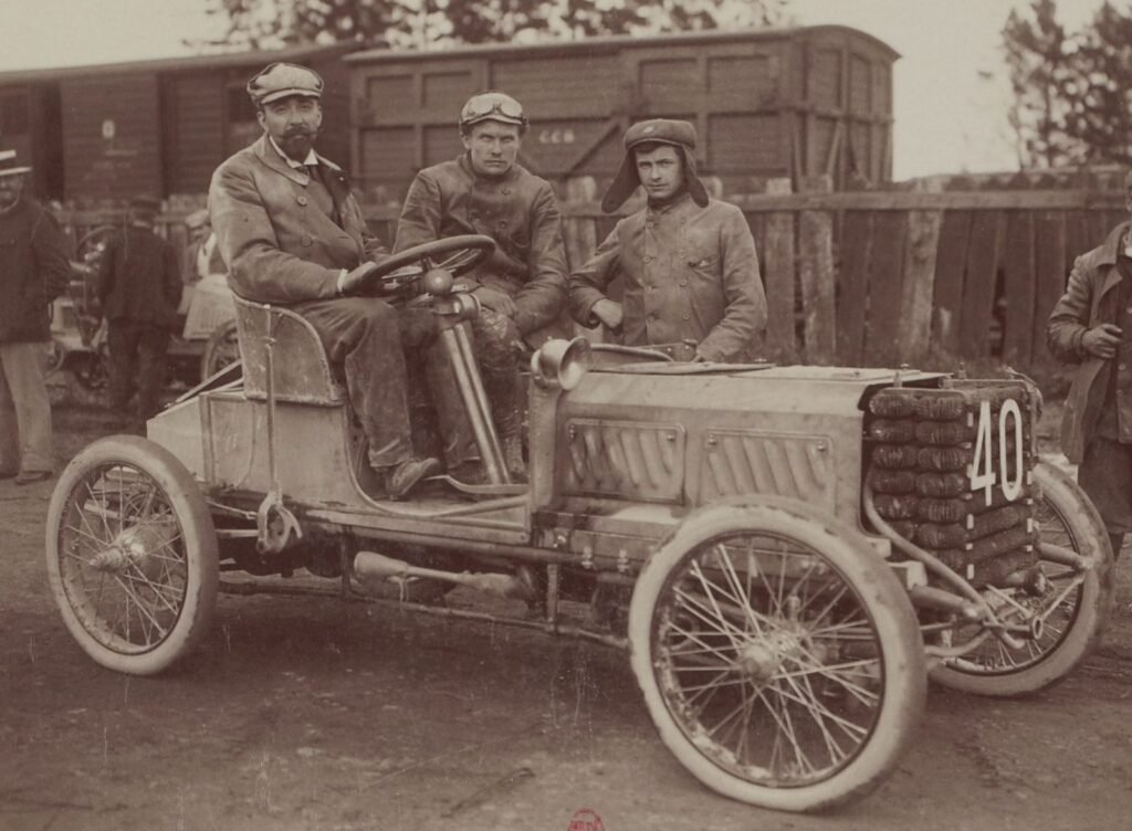 Marius Barbarou al volante di una Clément-Bayard al Circuit des Ardennes del 1902