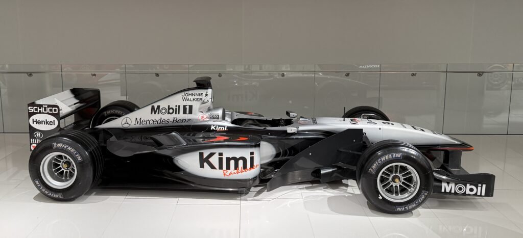 McLaren-Mercedes MP4-19 de 2004, el coche del V10 de Ilmor contra el que se medía la válvula rotativa de Bishop