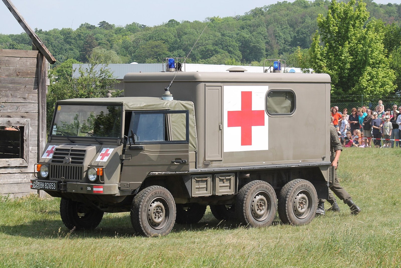 Pinzgauer 712 ambulanza