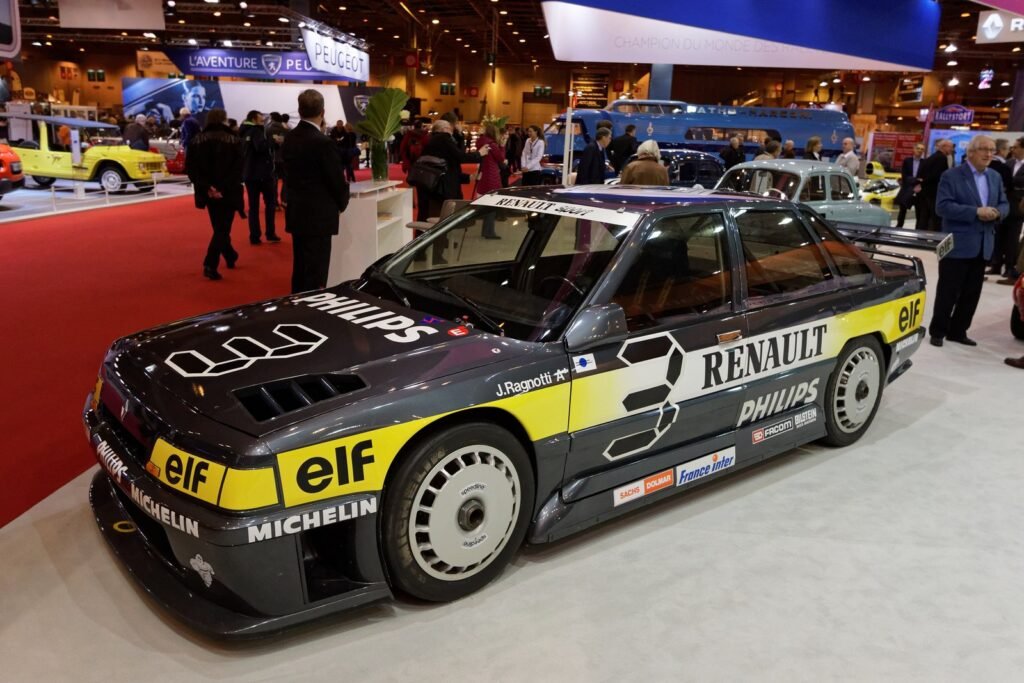 Renault 21 Superproduction con livrea Philips ed Elf al salone Rétromobile 2016