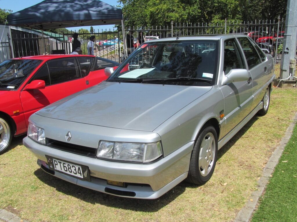 Silver second-series Renault 21 Turbo, front view