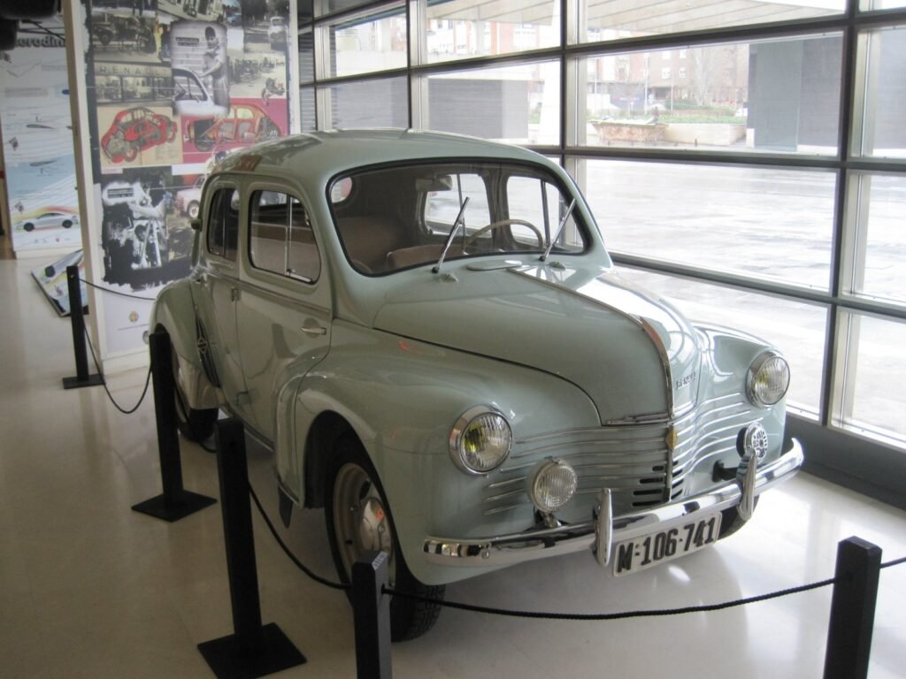 Renault 4/4 FASA 00001, plate M-106741, the first car FASA built, on display at the Valladolid Science Museum