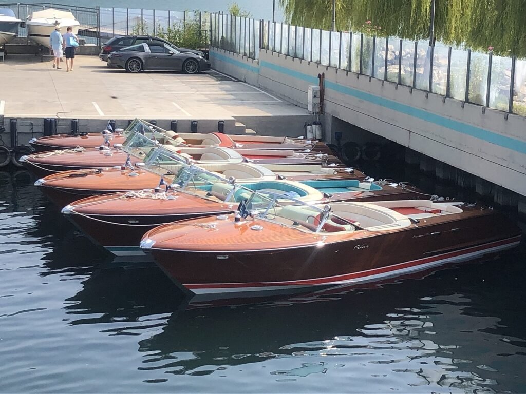Motoscafi Riva Aquarama in mogano, il modello che Ferruccio ordinò con due V12