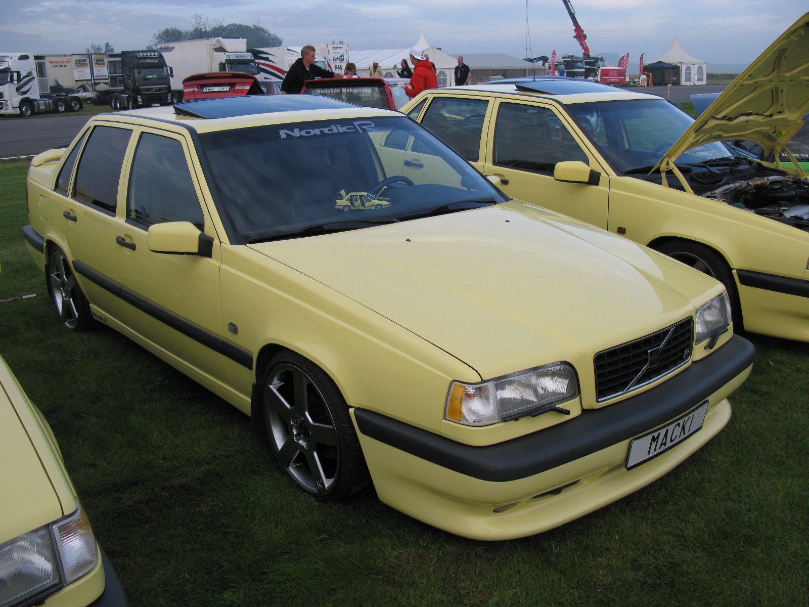 Volvo 850 T-5R berlina giallo crema
